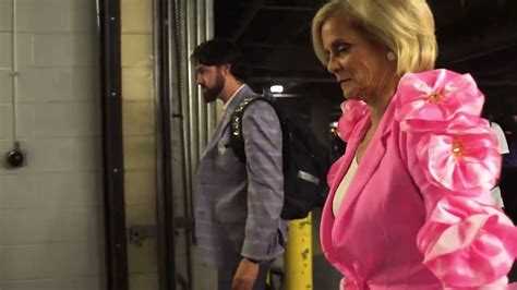 Kim Mulkey and LSU team arrive at Final Four: Clothes, Outfits, Brands ...