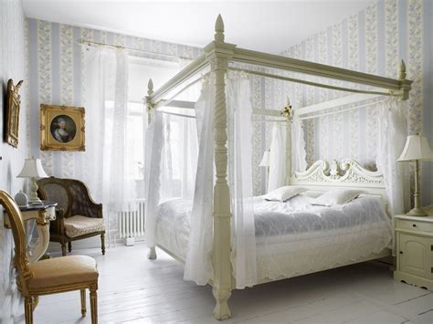 French Country Bedroom Sets and Headboards
