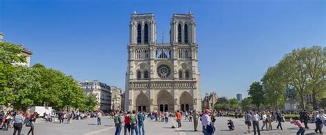 Notre Dame de Paris | Many people in front of Notre Dame de … | Christian R. Hamacher | Flickr