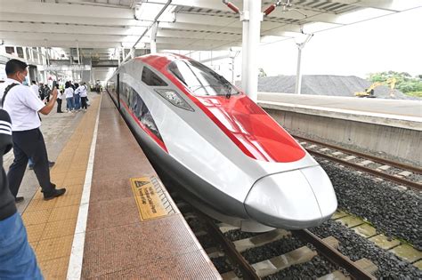 Kereta Cepat Jakarta-Bandung Siap Beroperasi Juli 2023 - JNEWS Online