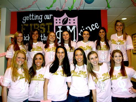 Phi Mu | Phi Mu sorority's newest members pose with their pl… | Flickr