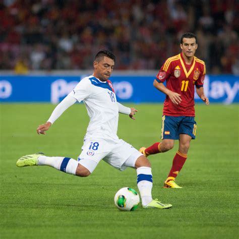 File:Gonzalo Jara - Spain vs. Chile, 10th September 2013.jpg - Wikimedia Commons