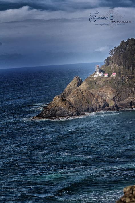 Oregon Lighthouse | Lighthouses in oregon, Lighthouse, Oregon coast