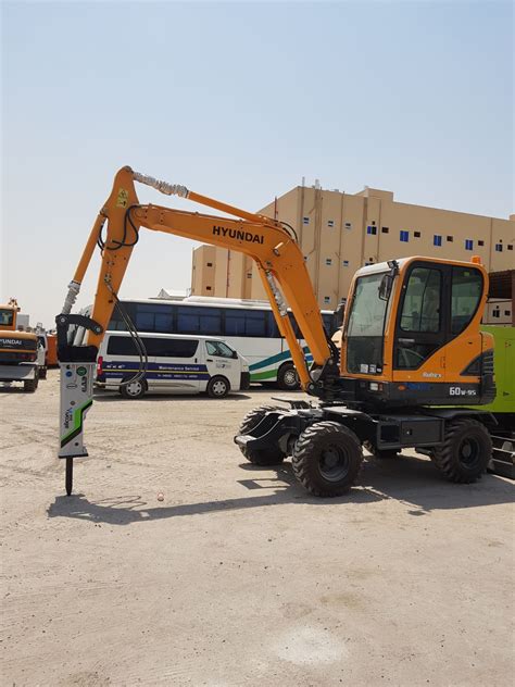 HYUNDAI – 6 TON W/EXCAVATOR – National Cranes