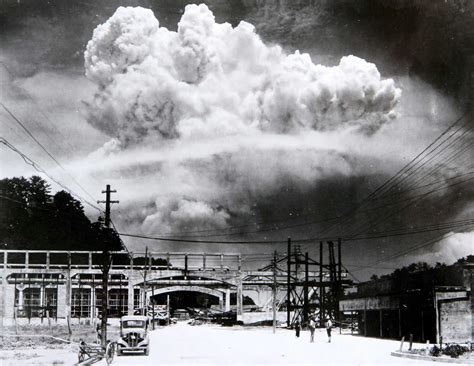 The atomic cloud over Nagasaki, 1945 - Rare Historical Photos