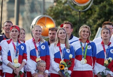 Russia welcomes medallists home with Red Square festivities | Reuters