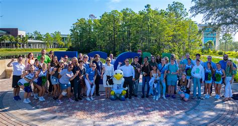 Strike a pose at FGCU’s new logo photo op - FGCU 360