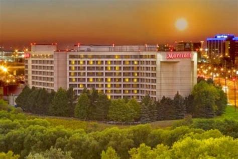 Hotel in Toronto | Toronto Airport Marriott Hotel - TiCATi.com