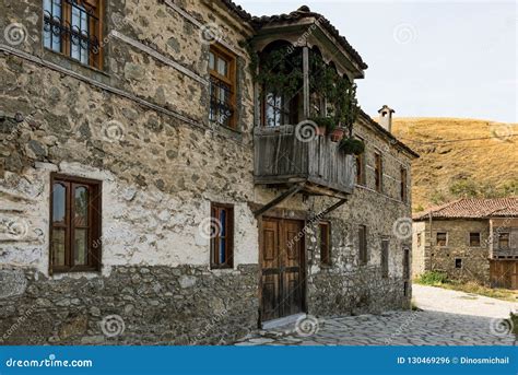 Traditional House in Greece Editorial Photo - Image of stone, makedonia: 130469296