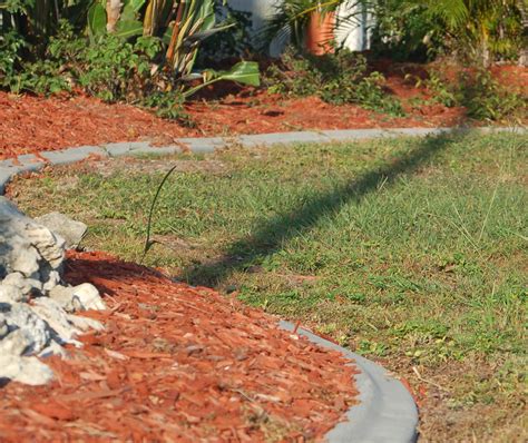 Red Mulch Border | ep...S"Curve | sandy Poore | Flickr