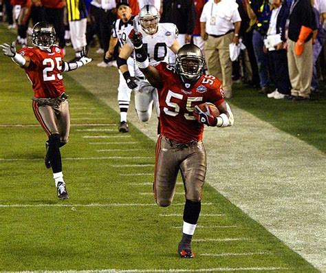 Derrick Brooks returns interception for a touchdown during Superbowl 37 ...