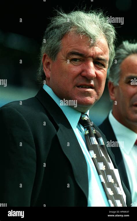 TERRY VENABLES CRYSTAL PALACE FC MANAGER 19 August 1998 Stock Photo - Alamy