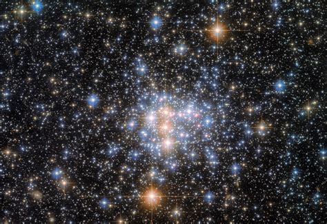 Hubble Space Telescope reveals a stunning star cluster (photo) | Space
