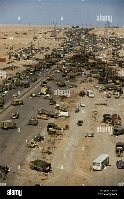 Highway of death gulf war hi-res stock photography and images - Alamy