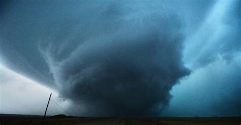 'Monster' Manitoba tornado leaves storm chaser on 'adrenalin kick ...