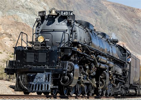 UP 4014 Big Boy through Yermo, CA : r/trains