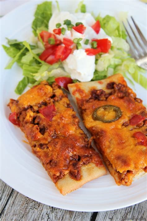 Taco Pizza Recipe - Mom Foodie