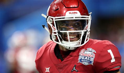 Jalen Hurts Has The Coolest Helmet At The Senior Bowl Honoring Both ...