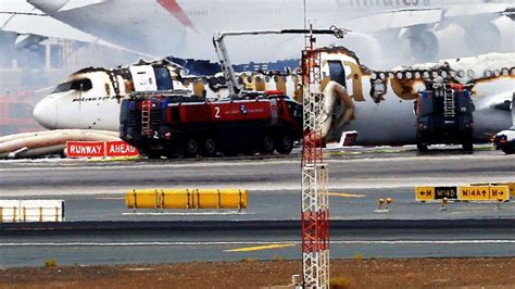 Emirates plane crash-lands at Dubai airport - BBC News