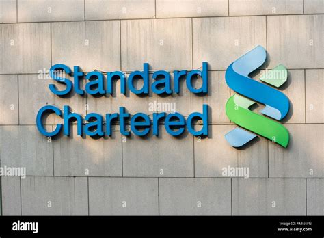 Standard chartered logo hi-res stock photography and images - Alamy