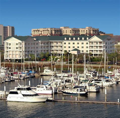 Courtyard Charleston Waterfront by Marriott - Hotels.com - Hotel rooms ...