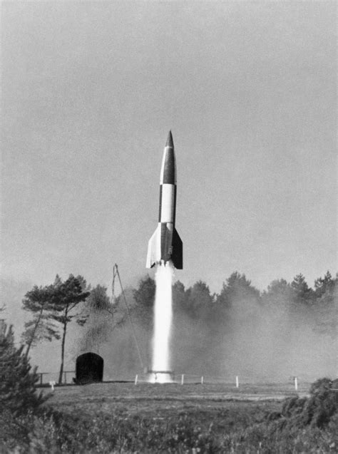 Berkas:The V2 Rocket BU11149.jpg - Wikipedia bahasa Indonesia, ensiklopedia bebas
