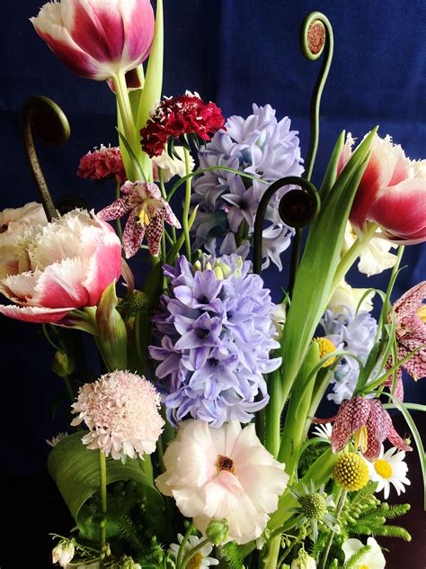 Tulip spring flower arrangement Spring Flower Arrangements, Spring Tulips, Maximalist, Flower ...