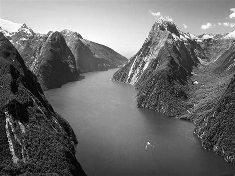 milford-sound-new-zealand