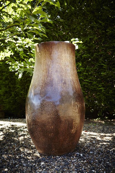 Palm Pot Vas Pendek Planter, Garden Feature, Design | Garden planters, Planters, Garden features