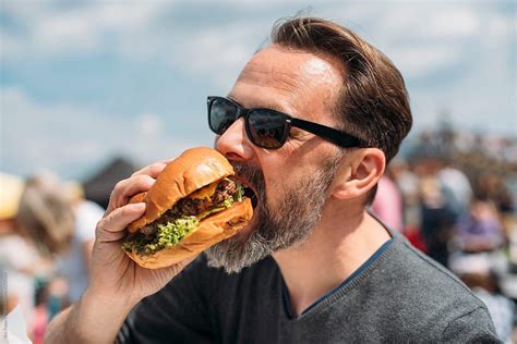 Man eating burger : r/PETA