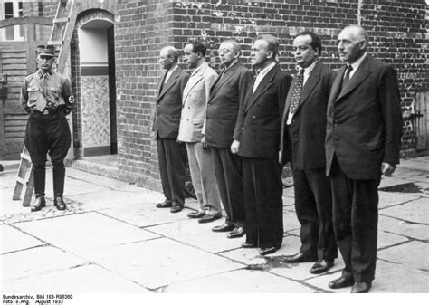 [Photo] Political prisoners at Oranienburg Concentration Camp ...