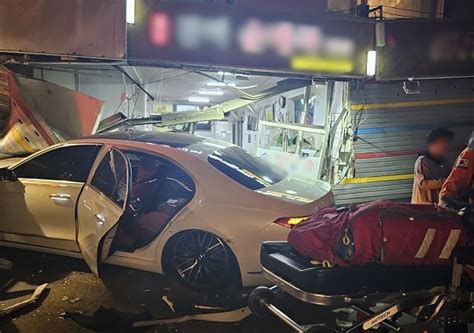 10 Injured — Popular Singer's Expensive Mercedes Crashes Into A ...