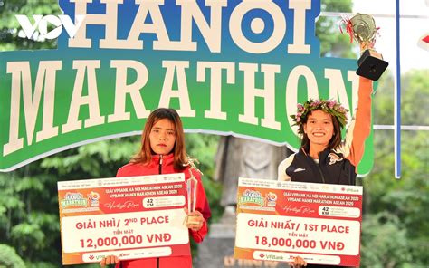 “Cô gái vàng” Nguyễn Thị Oanh không có đối thủ ở Hanoi Marathon ASEAN 2020 | VOV.VN