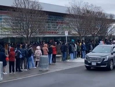 Line at Brampton job fair shows that job market now dire