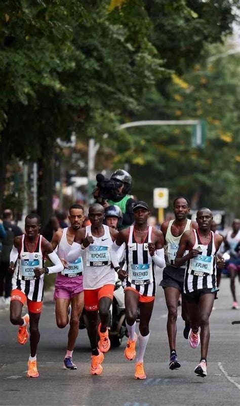 Kenyan Runner Eliud Kipchoge Running World Record At Berlin