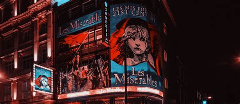 Who does Russell Crowe play in the 2012 musical Les Miserables?