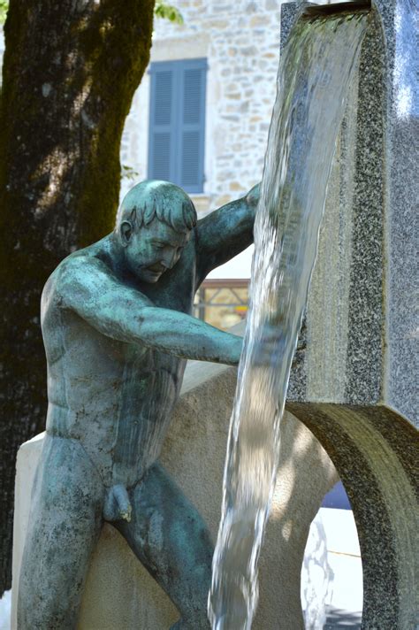 Free Images : statue, close up, gargoyle, sculpture, head, fountain, macro photography, water ...
