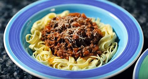 Mary Berry's bolognese ragu with pappardelle – Saturday Kitchen RecipesSaturday Kitchen Recipes