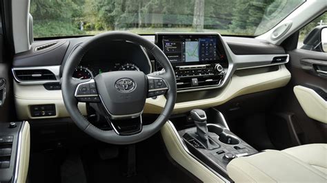 2022 Toyota Highlander Review | What's new, Hybrid MPG, pictures ...