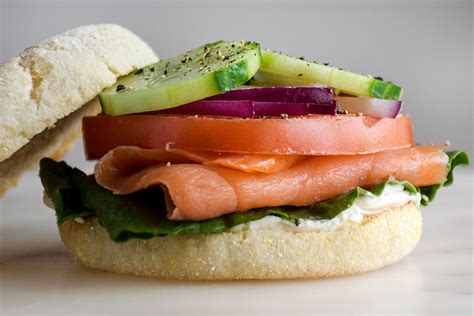 Smoked Salmon and Cream Cheese Sandwich - Bravabod