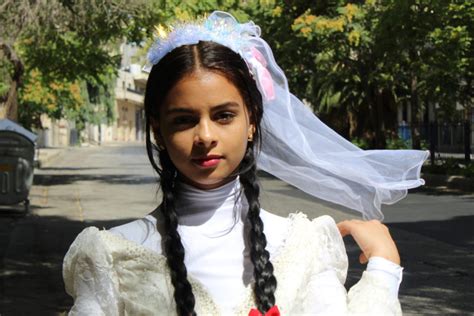 Child Brides: Nada Al-Ahdal, the Yemeni Girl who said "No"!| tiny hand