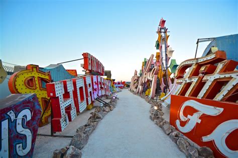 VEGAS' NEON GRAVEYARD + THE STORY OF DUNES — Volterre