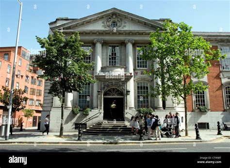 Chelsea Town Hall, Kings Road, London England UK Stock Photo - Alamy