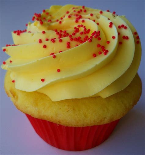 Limoncello Cupcakes | Crabby Housewife