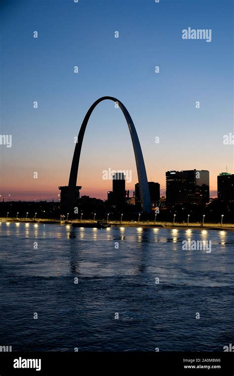 Saint louis skyline with gateway arch at sunset st louis hi-res stock ...