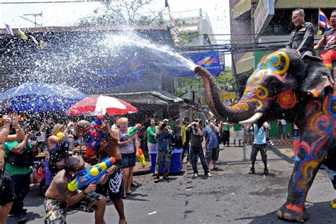 Thais celebrate traditional New Year festival - Da Nang Today - News ...