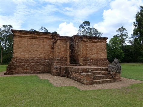 Geografika Nusantara: The Temples of Muaro Jambi and the Malayu Kingdom