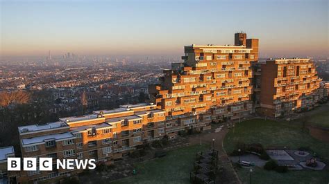 'Real community spirit' in London's council estates - BBC News