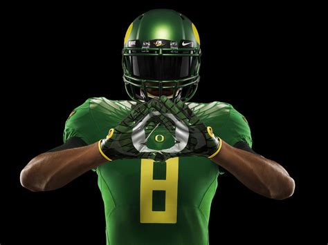 Nike unveils Oregon's Rose Bowl uniforms - Addicted To Quack