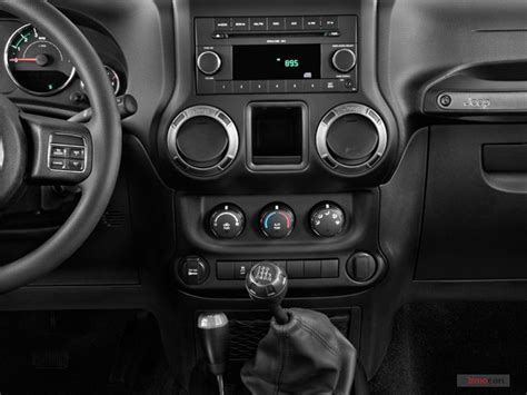 2017 Jeep Wrangler: 158 Interior Photos | U.S. News